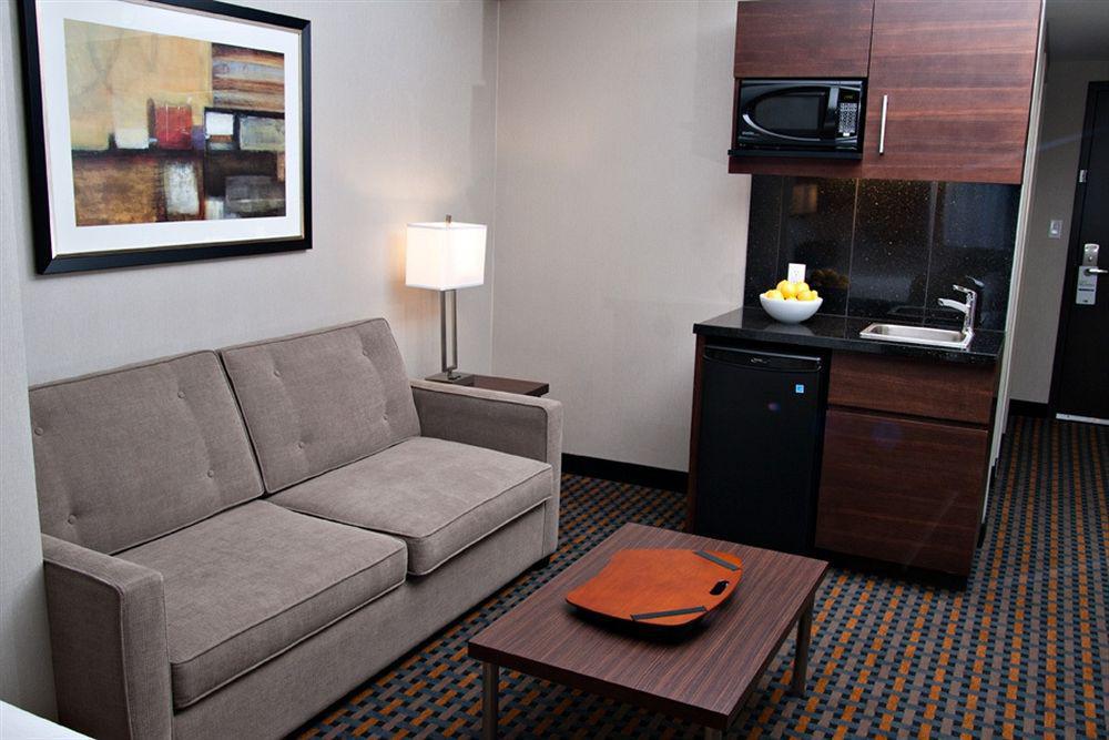 Holiday Inn Express Pembroke By Ihg Exterior photo