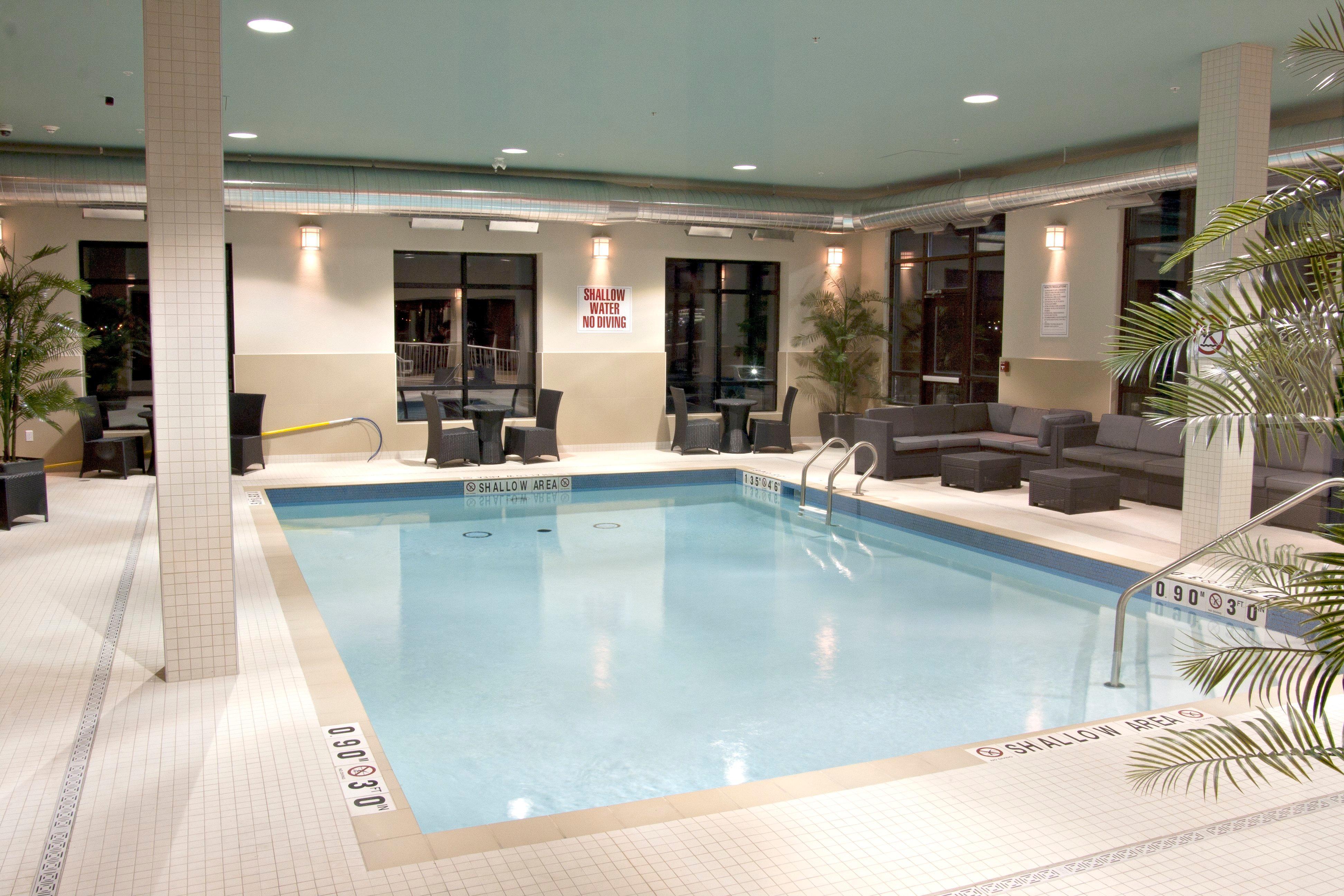 Holiday Inn Express Pembroke By Ihg Exterior photo