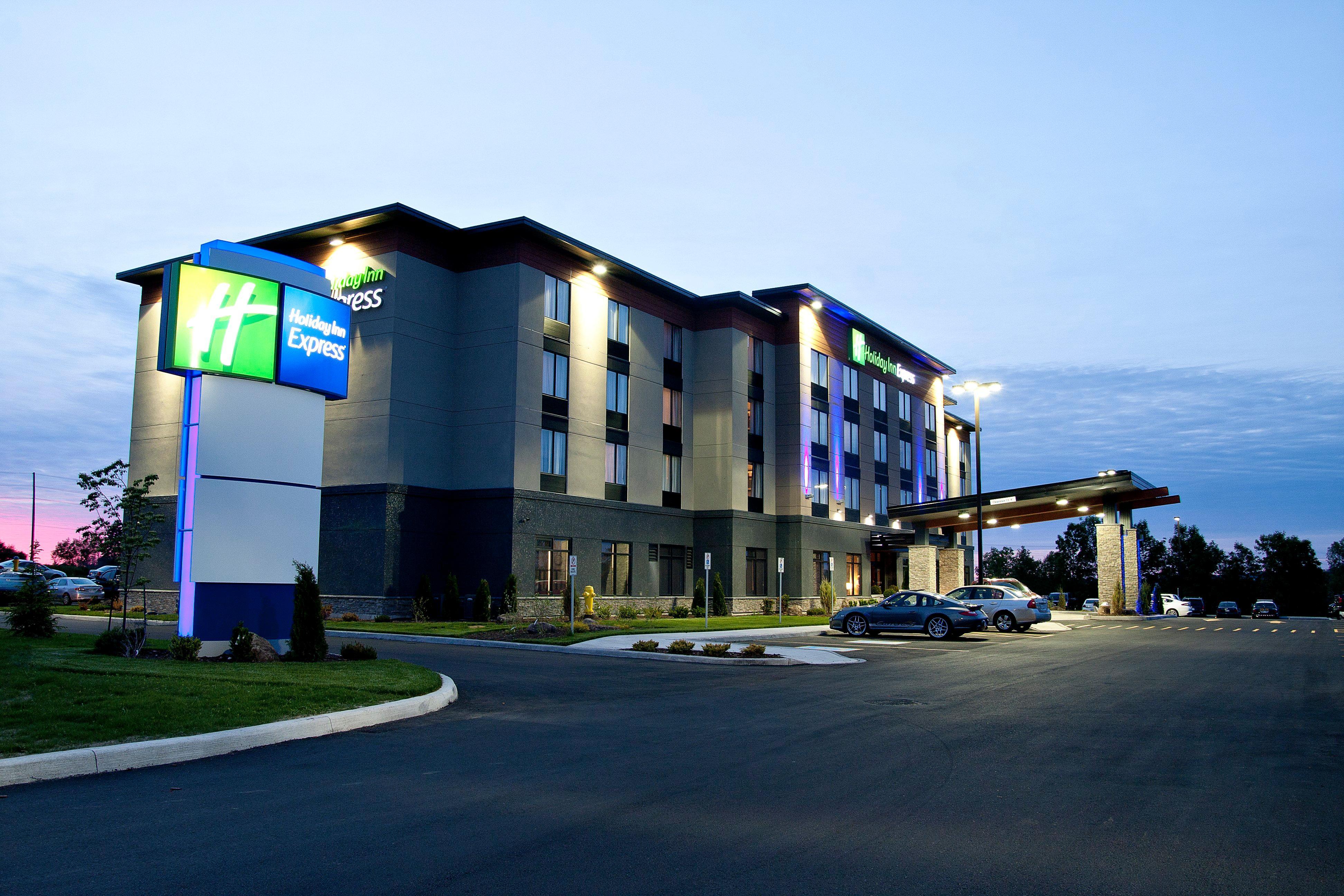 Holiday Inn Express Pembroke By Ihg Exterior photo