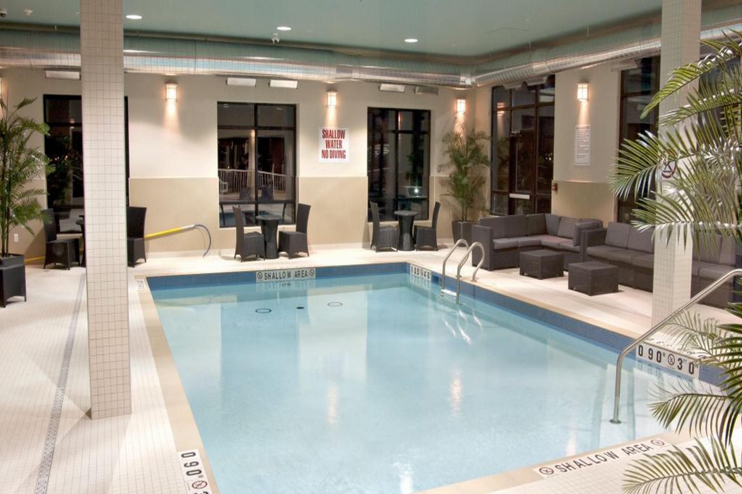 Holiday Inn Express Pembroke By Ihg Exterior photo